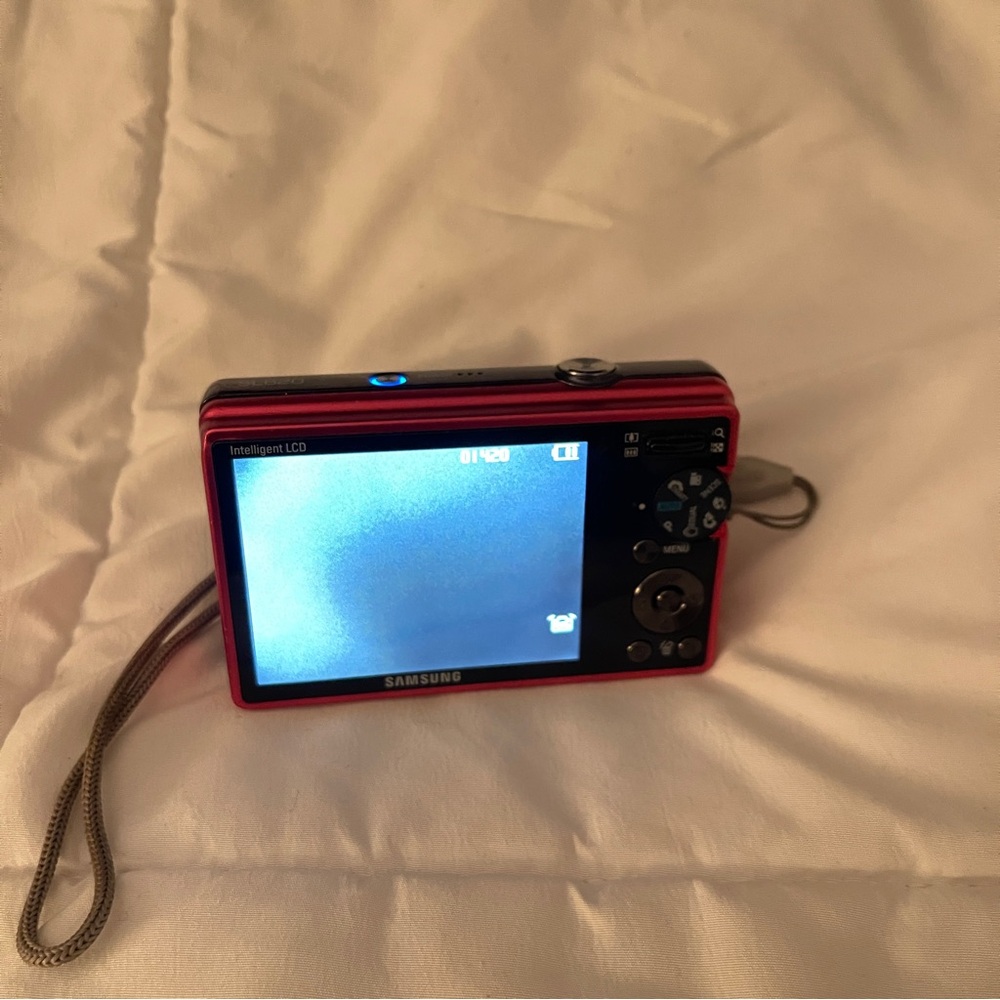 Samsung Red Point-and-Shoot Digital Camera